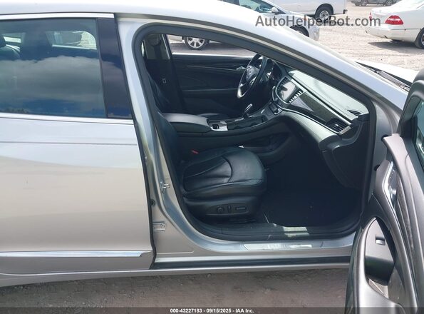 1G4ZP5SS0JU144278 2018 BUICK LACROSSE Серебряный Вид салона спереди