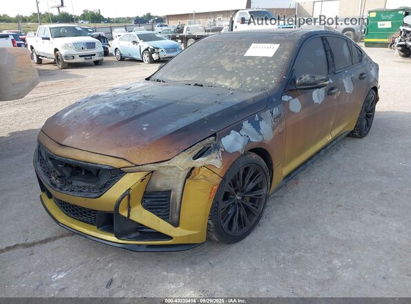 1G6D25R67S0860063 2025 CADILLAC CT5 Gold Przód lewy