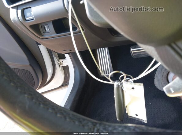 1G6DU5RK8L0118778 2020 CADILLAC CT5 White Dashboard view