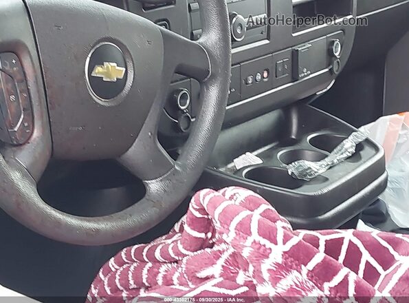1GAWGFFG0L1155958 2020 CHEVROLET EXPRESS White Dashboard view