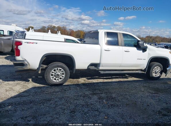 1GC2YNE73NF102806 2022 CHEVROLET SILVERADO Белый Вид задней части салона