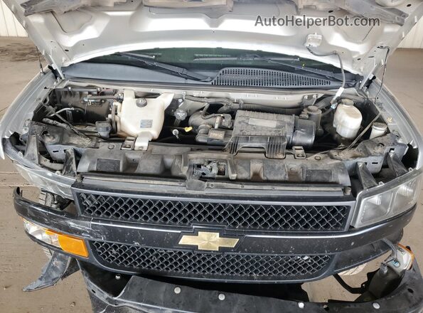 1GCWGAFG0J1309253 2018 CHEVROLET EXPRESS Silver 