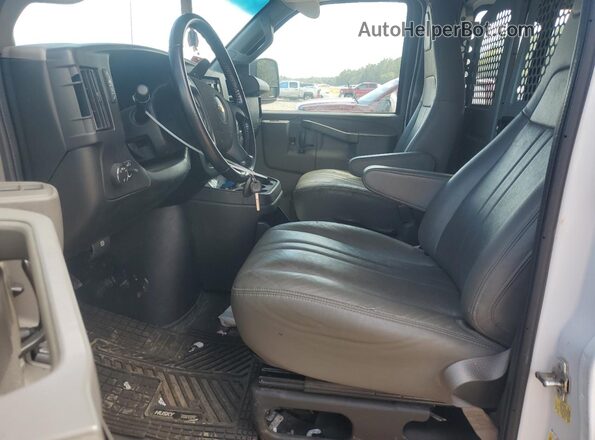 1GCWGAFG7L1187641 2020 CHEVROLET EXPRESS White Front interior view