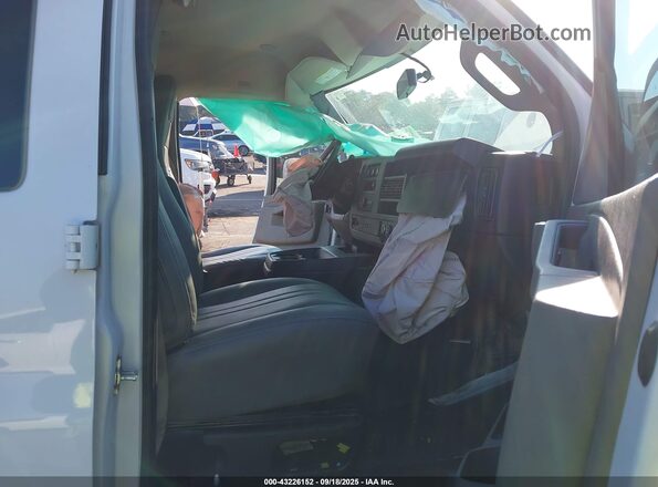 1GCWGAFG8L1245501 2020 CHEVROLET EXPRESS White Front interior view