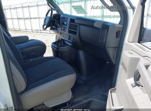1GCWGAFG8L1266252 2020 CHEVROLET EXPRESS White Vista interior delantera