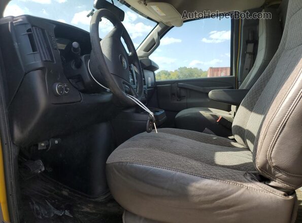 1GCWGAFP7M1174535 2021 CHEVROLET EXPRESS Yellow Front interior view