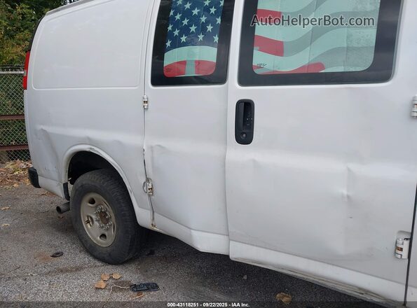 1GCWGAFPXM1194844 2021 CHEVROLET EXPRESS White Widok z przodu