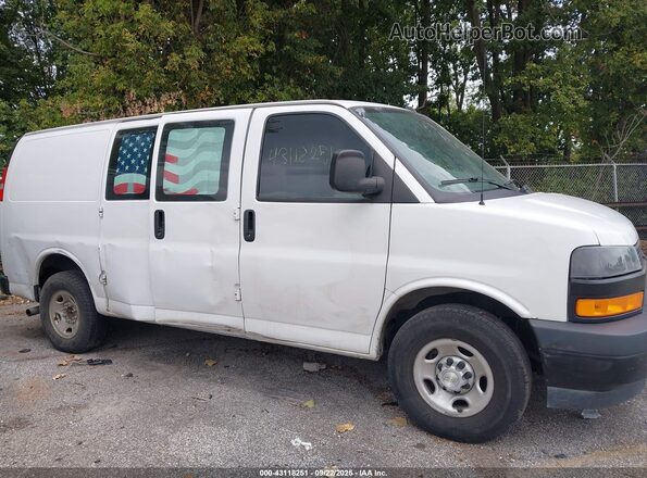 1GCWGAFPXM1194844 2021 CHEVROLET EXPRESS White Widok wnętrza z tyłu