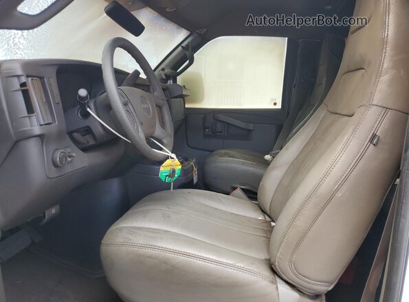 1GJZ7NFP7R1262425 2024 GMC SAVANA White Вид салону спереду