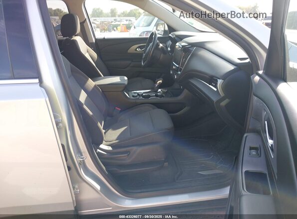 1GNEVGKWXMJ173839 2021 CHEVROLET TRAVERSE Silver Widok wnętrza z przodu