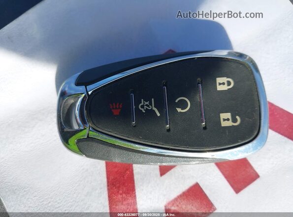 1GNEVGKWXMJ173839 2021 CHEVROLET TRAVERSE Silver Widok deski rozdzielczej
