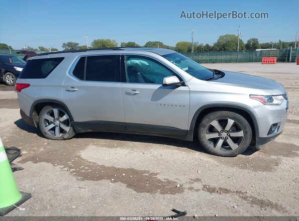 1GNEVHKW4LJ242576 2020 CHEVROLET TRAVERSE Silver Widok wnętrza z tyłu