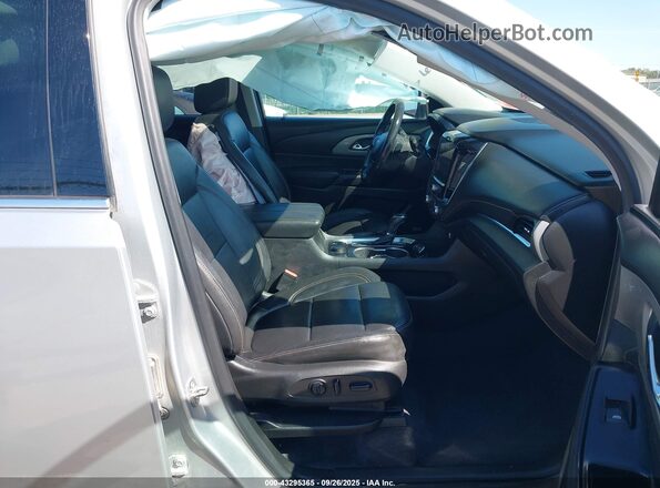 1GNEVHKW4LJ242576 2020 CHEVROLET TRAVERSE Silver Widok wnętrza z przodu