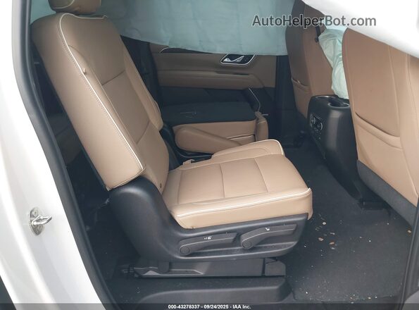 1GNSCFKD9MR137675 2021 CHEVROLET SUBURBAN White Widok naklejki z numerem VIN
