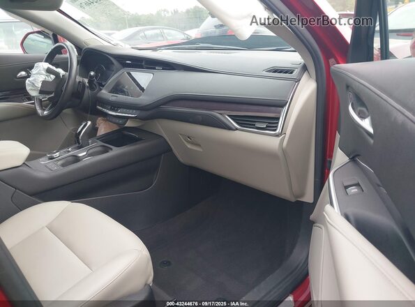 1GYAZAR40MF014726 2021 CADILLAC XT4 Красный Вид салона спереди