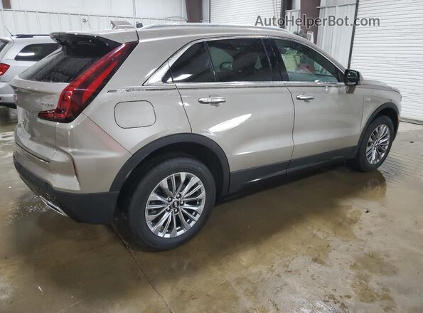 1GYFZDR40RF243213 2024 CADILLAC XT4 Silver 