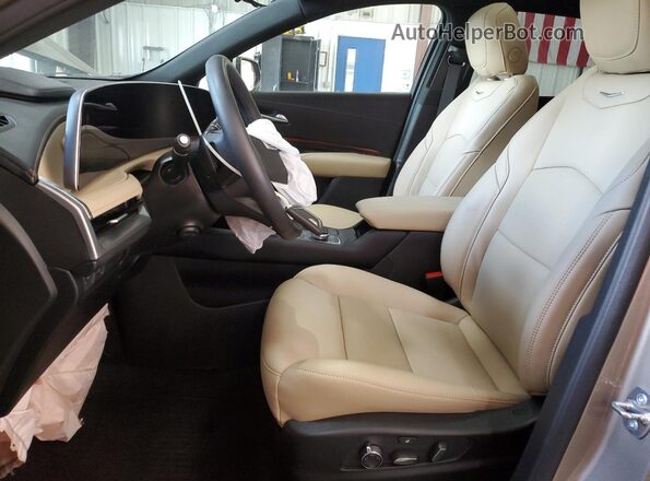 1GYFZDR40RF243213 2024 CADILLAC XT4 Silver 