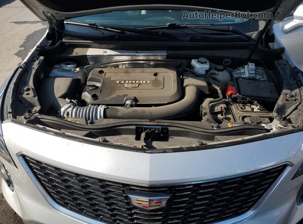 1GYFZDR42NF101035 2022 CADILLAC XT4 Silver Vista del compartimento del motor