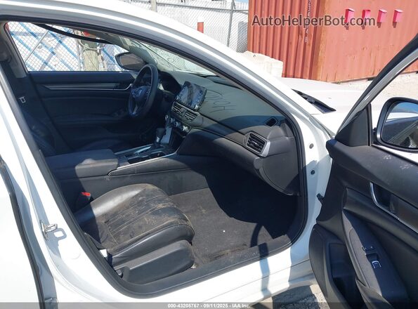 1HGCV1F13KA036915 2019 HONDA ACCORD White Вид салону спереду