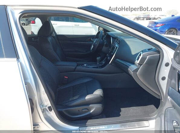 1N4AA6FV2MC508858 2021 NISSAN MAXIMA PLATINUM Silver წინა სალონის ხედი