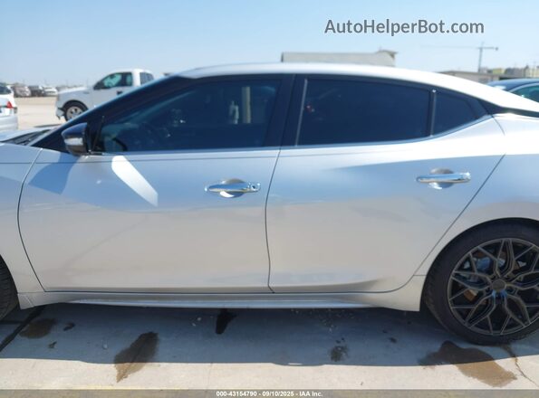 1N4AA6FV2MC508858 2021 NISSAN MAXIMA PLATINUM Silver სალონის 360-გრადუსიანი ხედი