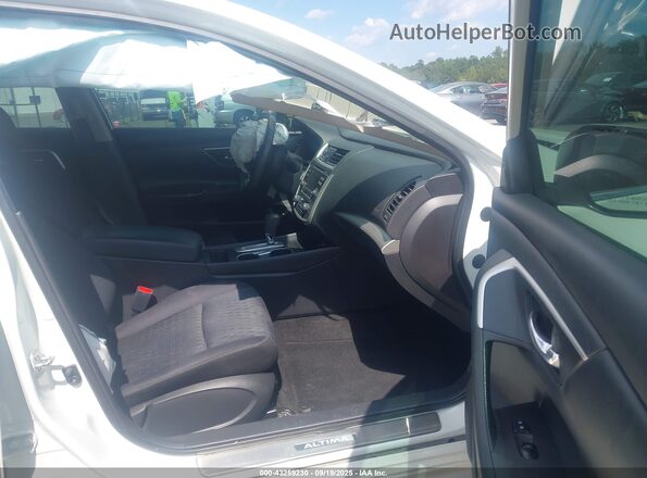 1N4AL3AP2HC110413 2017 NISSAN ALTIMA Белый Вид салона спереди