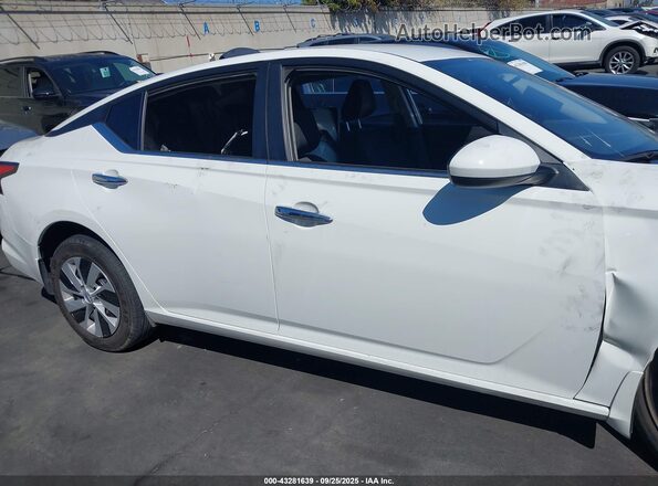 1N4BL4BV3NN415376 2022 NISSAN ALTIMA Белый Вид задней части салона