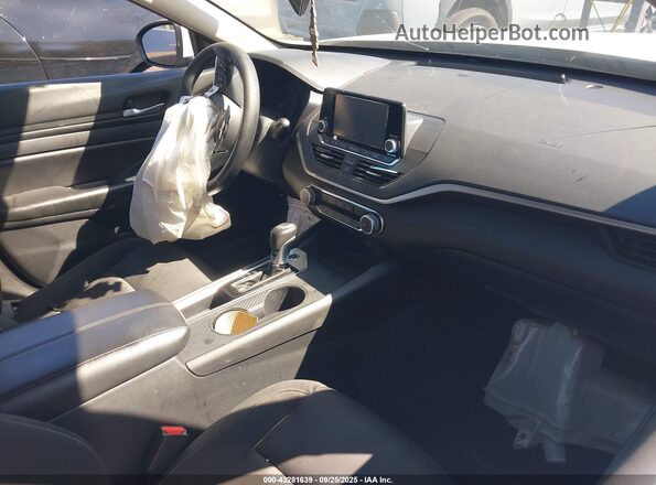 1N4BL4BV3NN415376 2022 NISSAN ALTIMA Белый Вид салона спереди