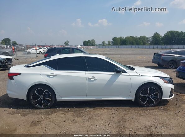 1N4BL4CV6RN332397 2024 NISSAN ALTIMA White Սալոնի 360 աստիճան տեսք