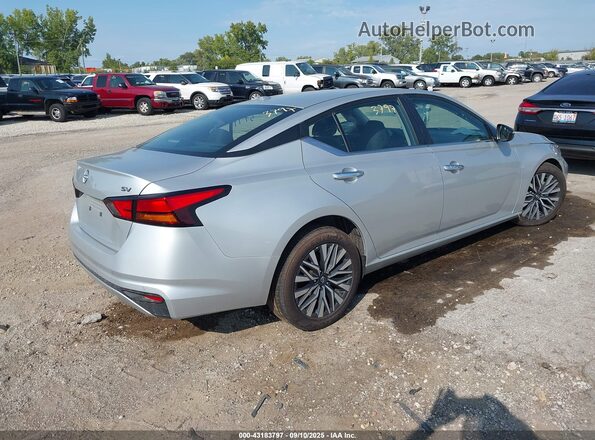 1N4BL4DV4RN360682 2024 NISSAN ALTIMA Серебряный Задняя правая четверть