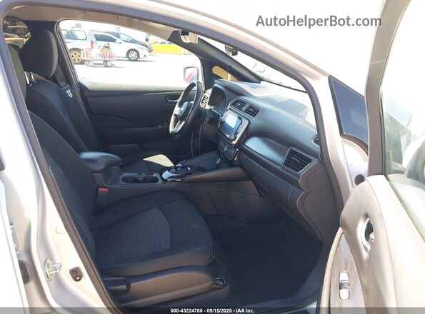 1N4BZ1CP8LC305123 2020 NISSAN LEAF Silver Front interior view