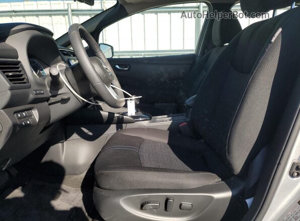 1N4CZ1CV9SC560882 2025 NISSAN LEAF Silver 