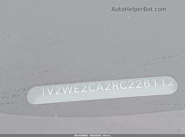 1V2WE2CA2RC226112 2024 VOLKSWAGEN ATLAS Black Widok komory silnika