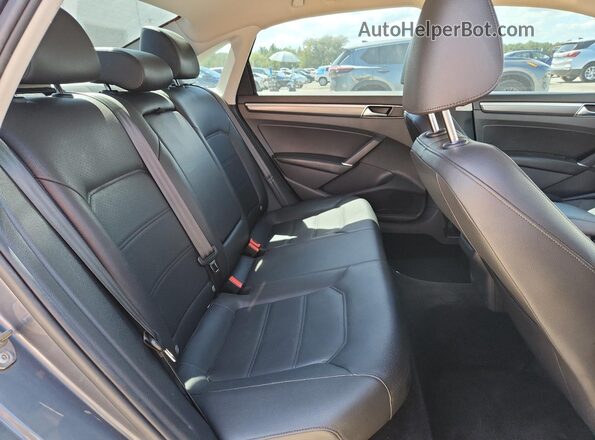 1VWAA7A30JC033340 2018 VOLKSWAGEN PASSAT Серый 