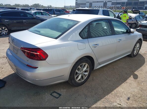 1VWAA7A39JC026029 2018 VOLKSWAGEN PASSAT Silver 