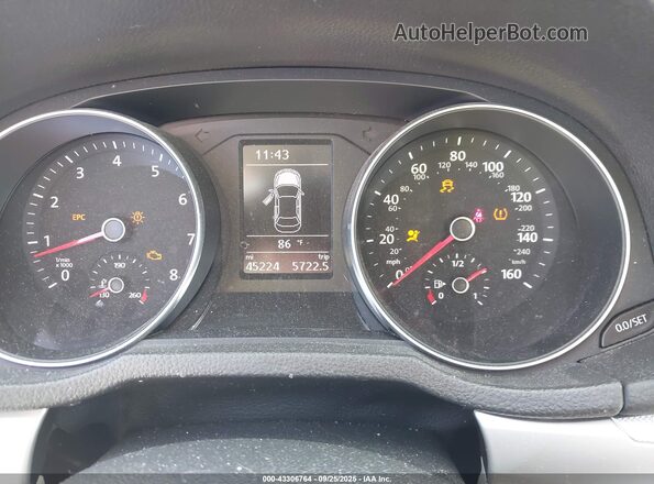 1VWAA7A39JC026029 2018 VOLKSWAGEN PASSAT Silver 