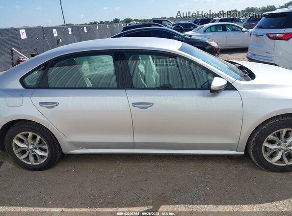 1VWAA7A39JC026029 2018 VOLKSWAGEN PASSAT Silver 