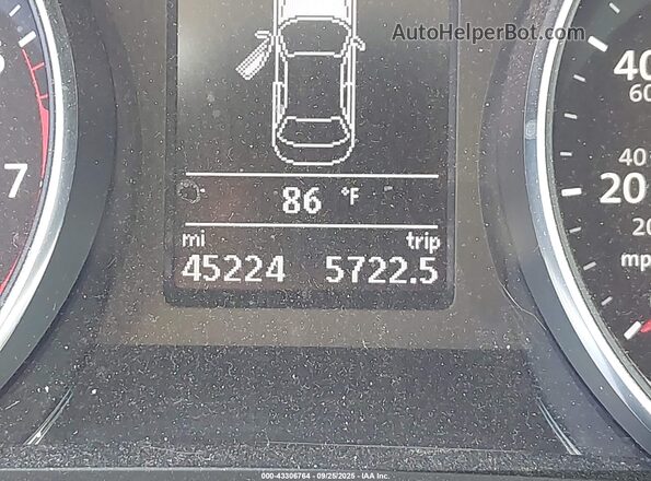 1VWAA7A39JC026029 2018 VOLKSWAGEN PASSAT Silver 