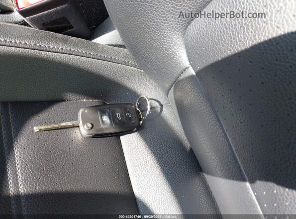 1VWAA7A39JC027570 2018 VOLKSWAGEN PASSAT Серебряный 