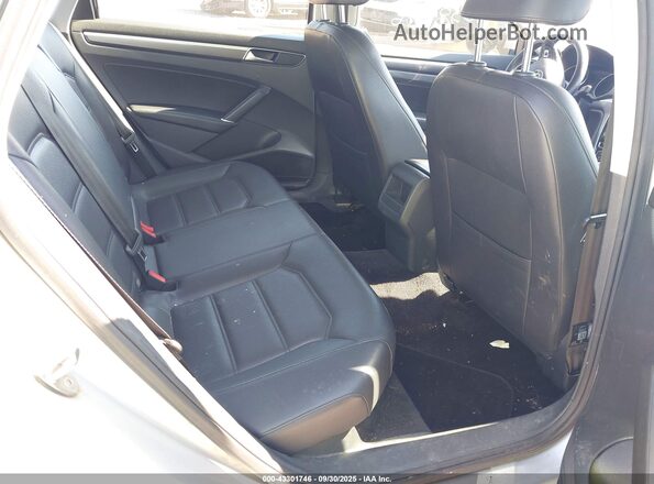 1VWAA7A39JC027570 2018 VOLKSWAGEN PASSAT Серебряный 