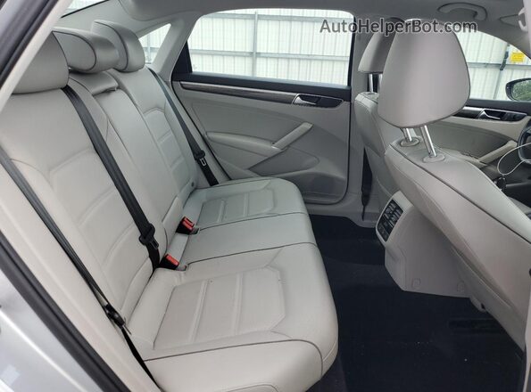 1VWBA7A30JC016655 2018 VOLKSWAGEN PASSAT Серебряный 