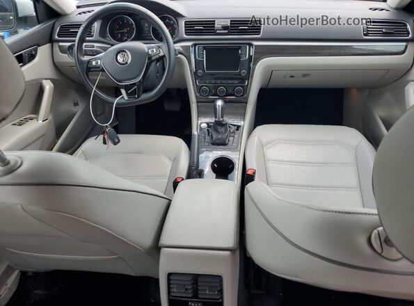 1VWBA7A30JC016655 2018 VOLKSWAGEN PASSAT Серебряный 