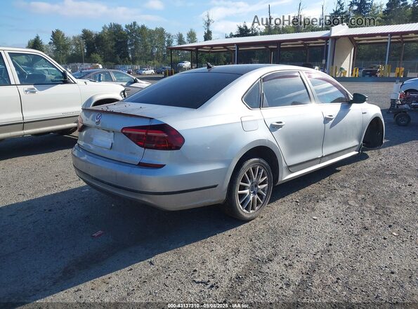 1VWJM7A36JC050327 2018 VOLKSWAGEN PASSAT Серебряный 