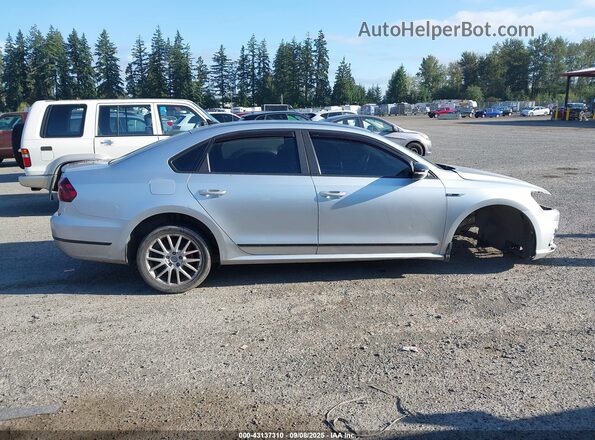 1VWJM7A36JC050327 2018 VOLKSWAGEN PASSAT Серебряный 
