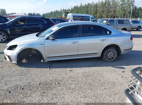 1VWJM7A36JC050327 2018 VOLKSWAGEN PASSAT Серебряный 