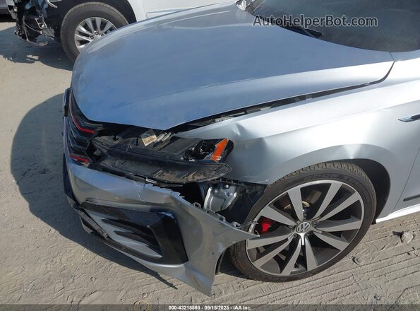 1VWJM7A39JC035613 2018 VOLKSWAGEN PASSAT Silver Widok z przodu