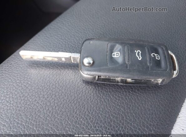 1VWJM7A39JC035613 2018 VOLKSWAGEN PASSAT Silver Widok deski rozdzielczej