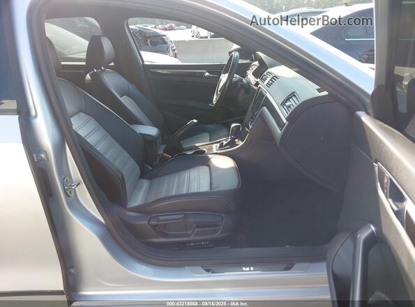 1VWJM7A39JC035613 2018 VOLKSWAGEN PASSAT Silver Widok wnętrza z przodu
