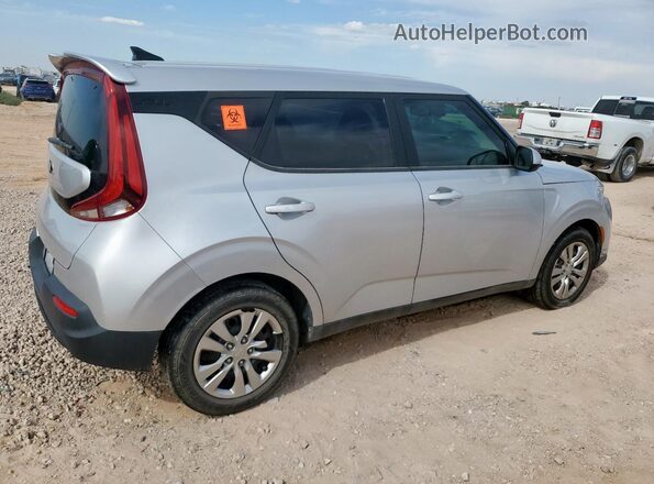 KNDJ23AU7M7792985 2021 KIA SOUL Silver Delantero derecho