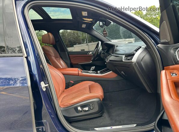 5UXJU4C02M9G78859 2021 BMW X5 Blue Widok wnętrza z przodu